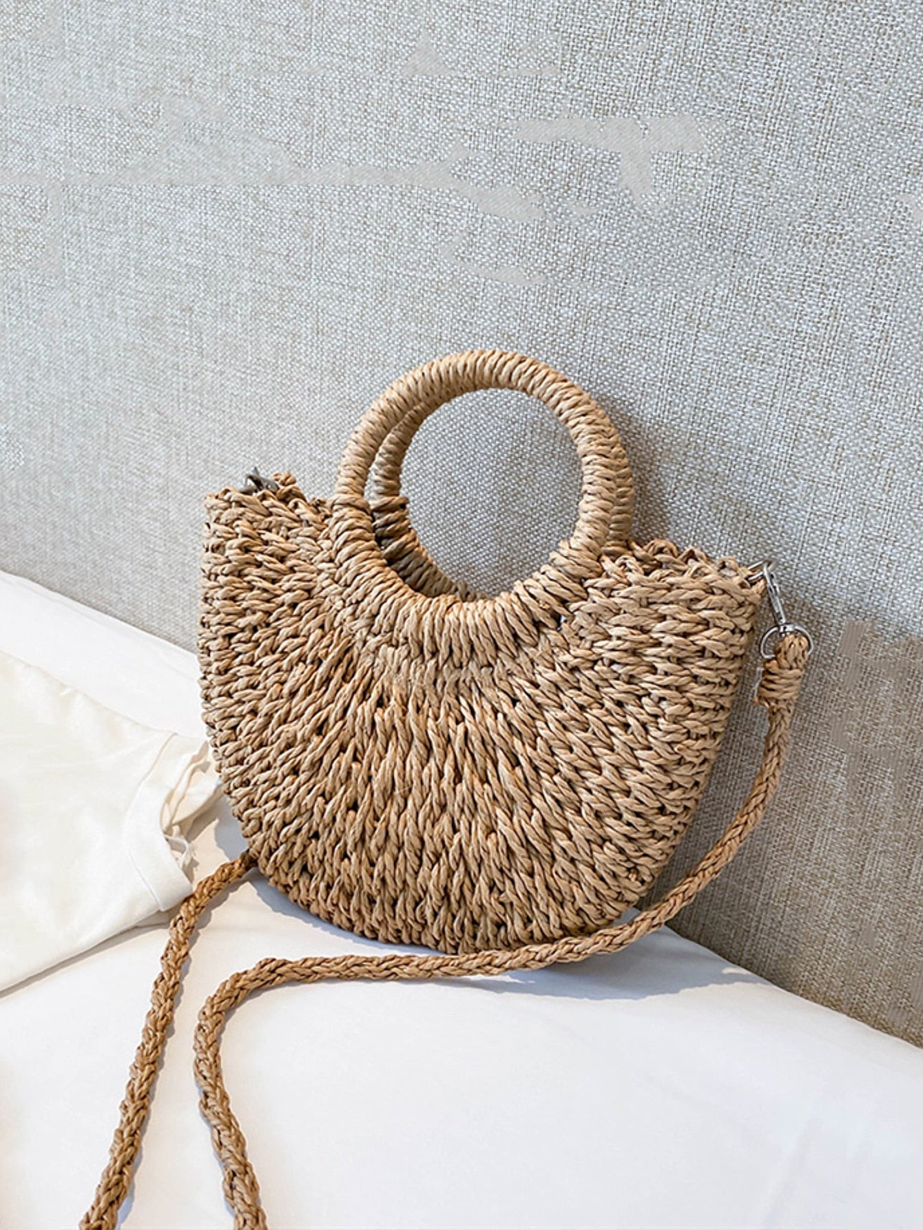 Yogodlns Straw Woven Crossbody Shoulder Bag Daisy Decor Handmade Small Purse Handbag Bohemia Summer Bag, Eye-Catching Beach Bag Summer