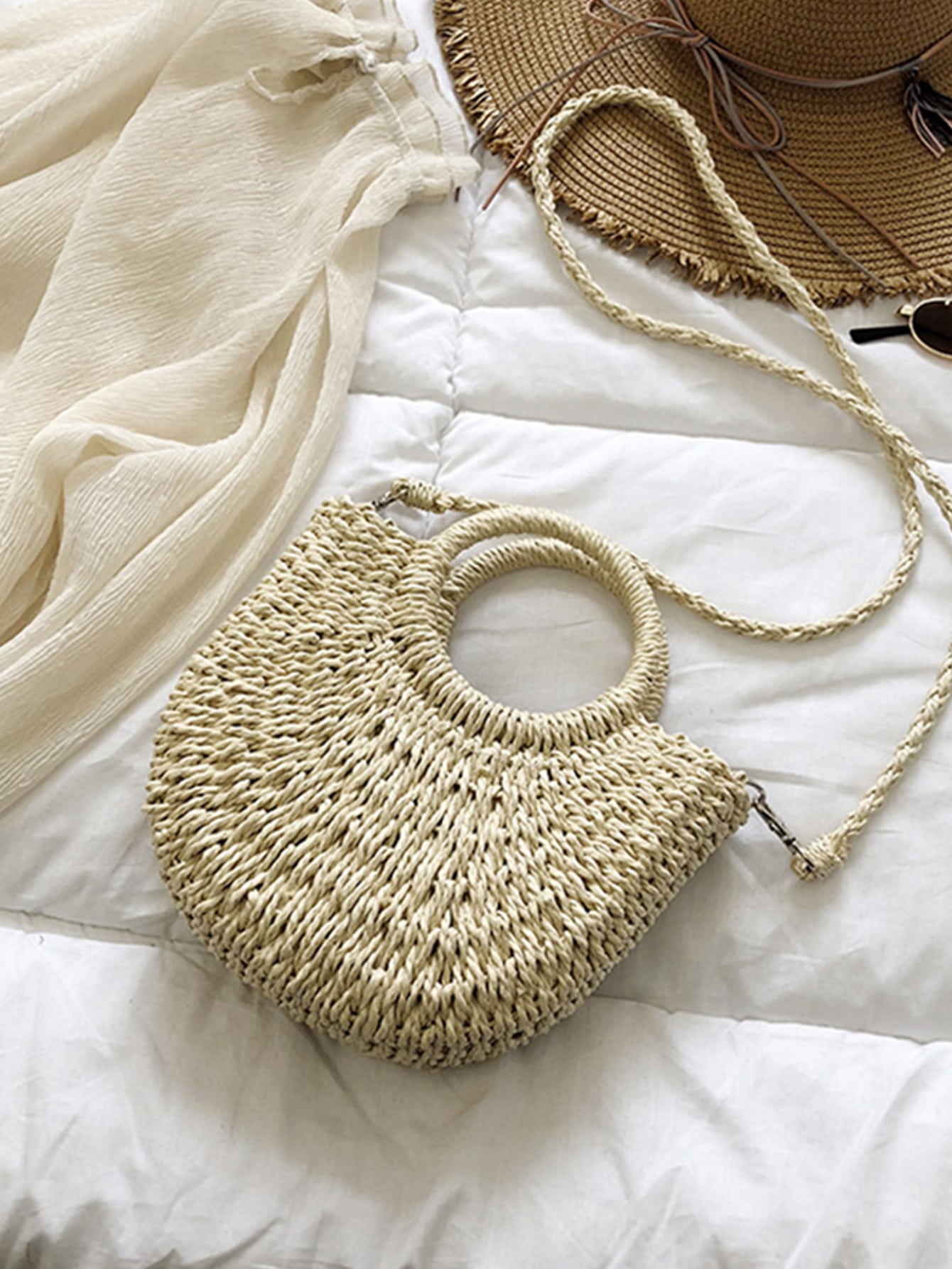 Yogodlns Straw Woven Crossbody Shoulder Bag Daisy Decor Handmade Small Purse Handbag Bohemia Summer Bag, Eye-Catching Beach Bag Summer