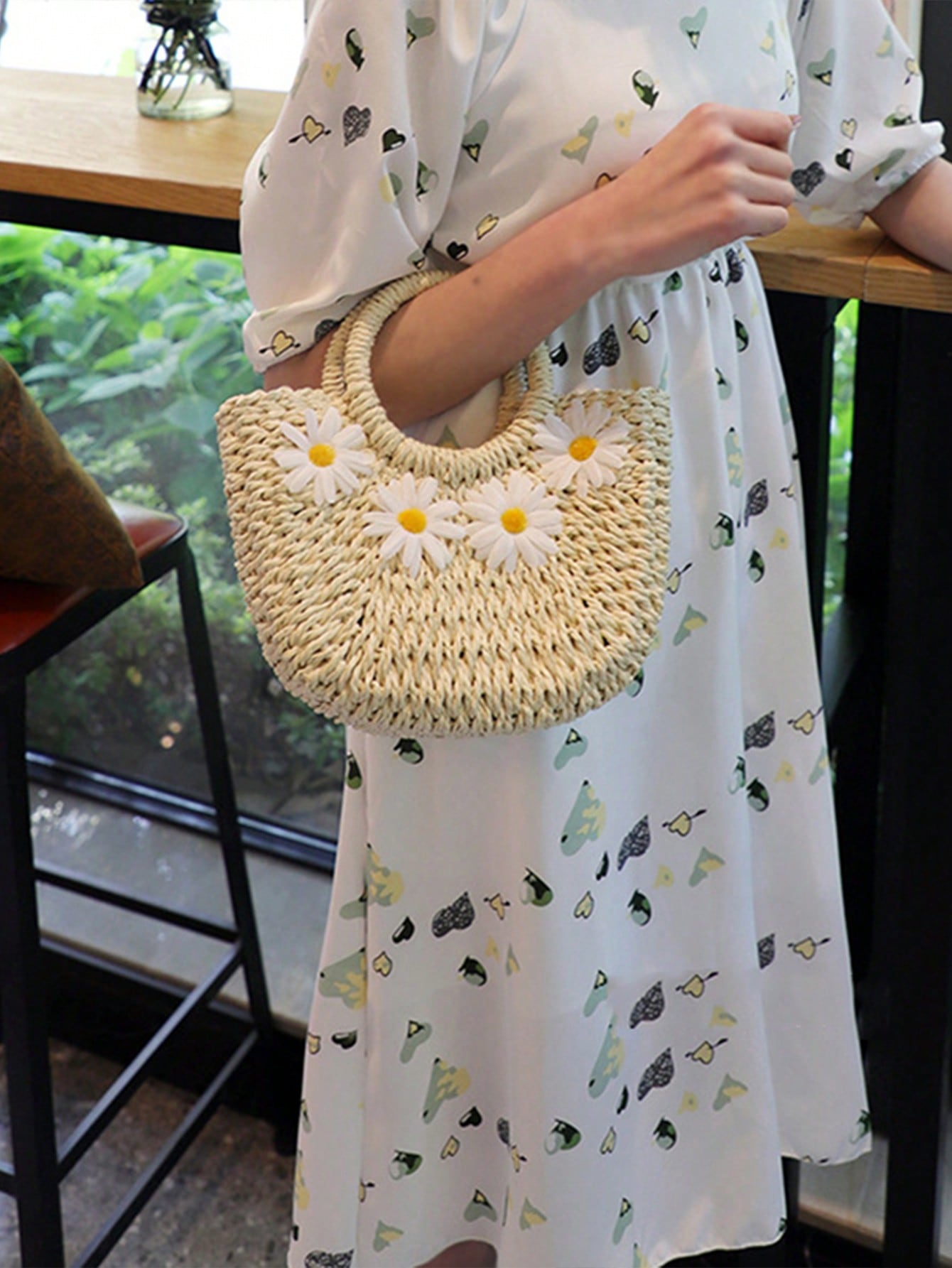 Yogodlns Straw Woven Crossbody Shoulder Bag Daisy Decor Handmade Small Purse Handbag Bohemia Summer Bag, Eye-Catching Beach Bag Summer