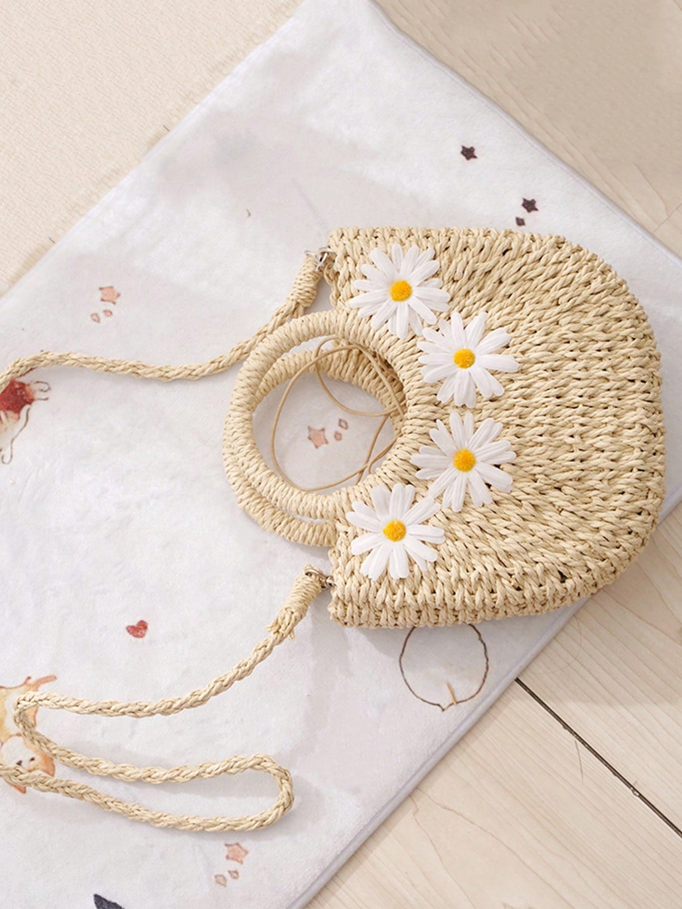Yogodlns Straw Woven Crossbody Shoulder Bag Daisy Decor Handmade Small Purse Handbag Bohemia Summer Bag, Eye-Catching Beach Bag Summer
