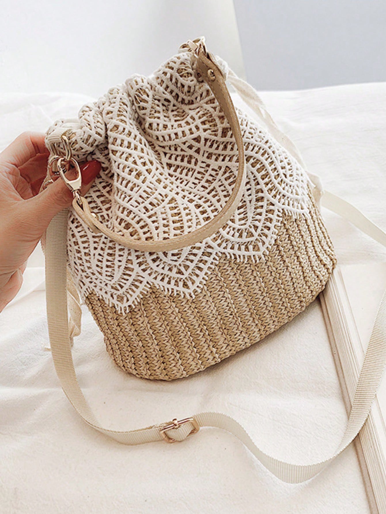 Gentle & Elegant Lace-Trimmed Straw Bucket Bag, Unique Design With Vacation Vibe