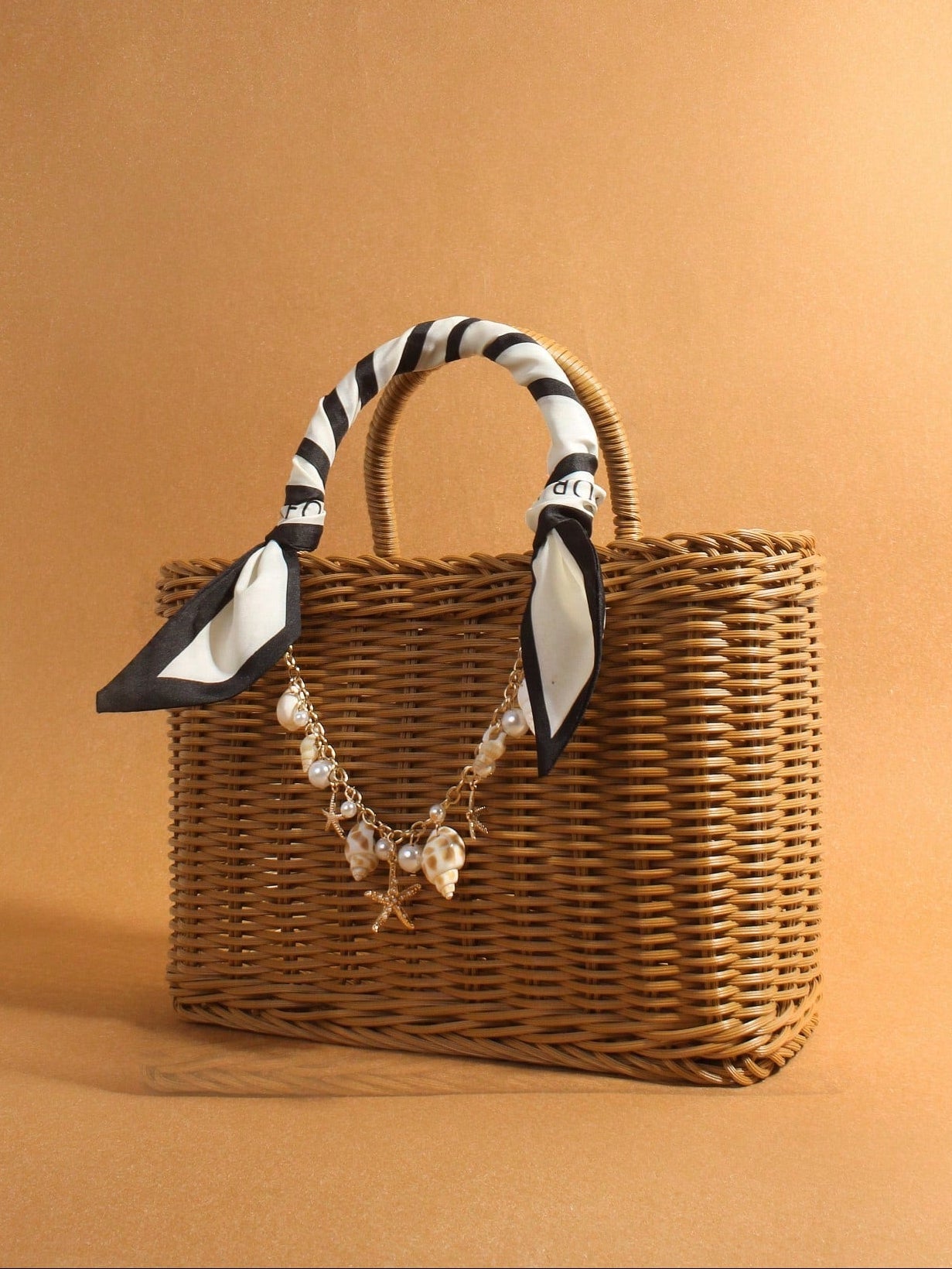 Summer New French Retro Handmade Vine Weaving Handbag Silk Scarf Handheld With Shell Sea Star Hanging Decoration Seaside Vacation Large Capacity Basket Package Daily Commuting Beach Leisure Party Travel