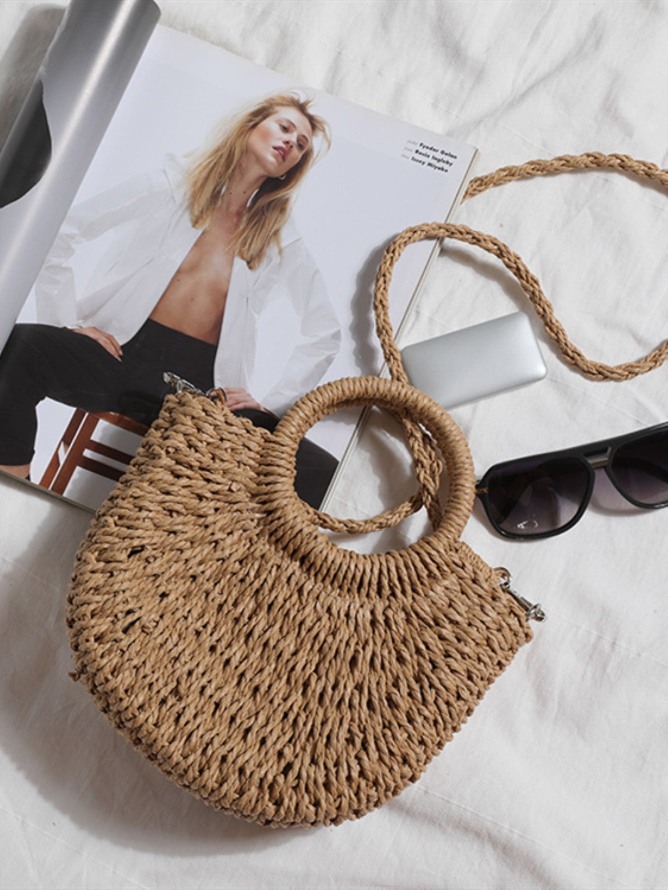 Yogodlns Straw Woven Crossbody Shoulder Bag Daisy Decor Handmade Small Purse Handbag Bohemia Summer Bag, Eye-Catching Beach Bag Summer