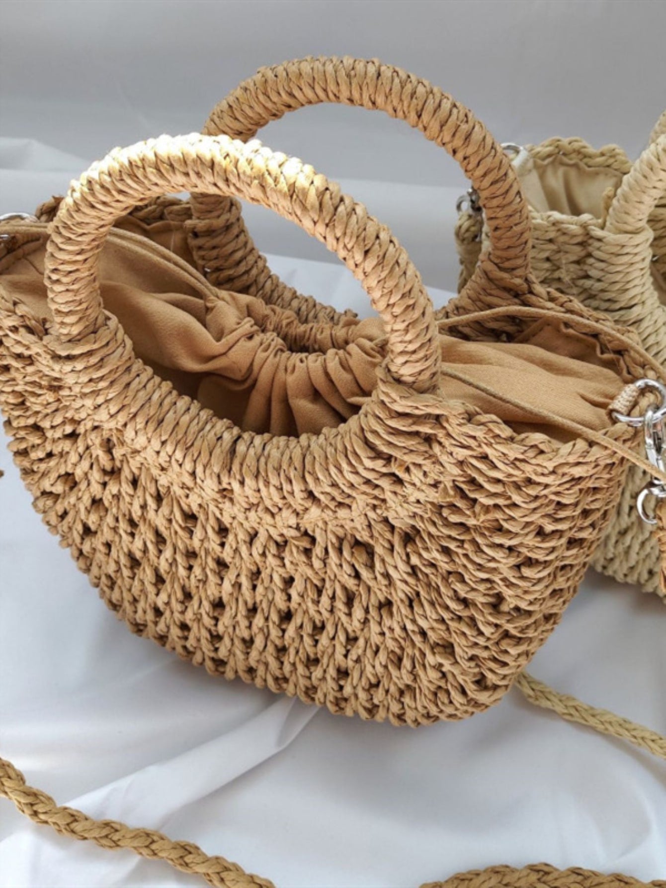 Yogodlns Straw Woven Crossbody Shoulder Bag Daisy Decor Handmade Small Purse Handbag Bohemia Summer Bag, Eye-Catching Beach Bag Summer